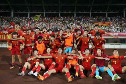 國(guó)青首奪熊貓杯，贏英格蘭還怕沙特？